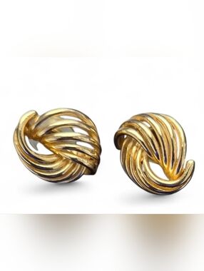 Vintage Pierced Gold Tone Twist Swirl Earrings.
